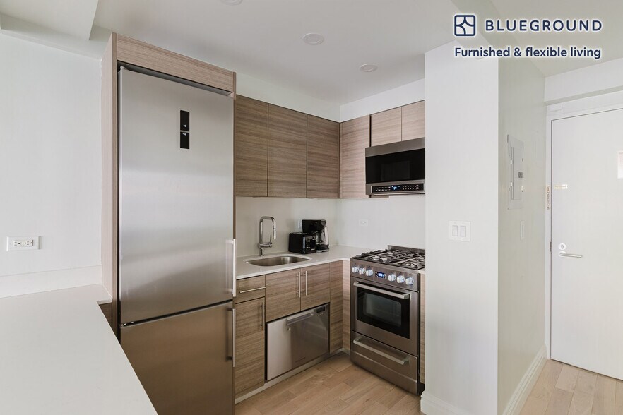 Building Photo - 340 E 51st St