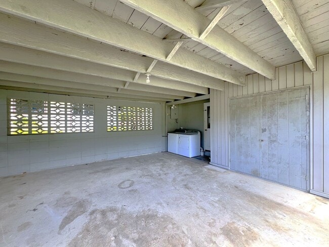 Building Photo - Peaceful Manoa - Spacious three bedroom, o...