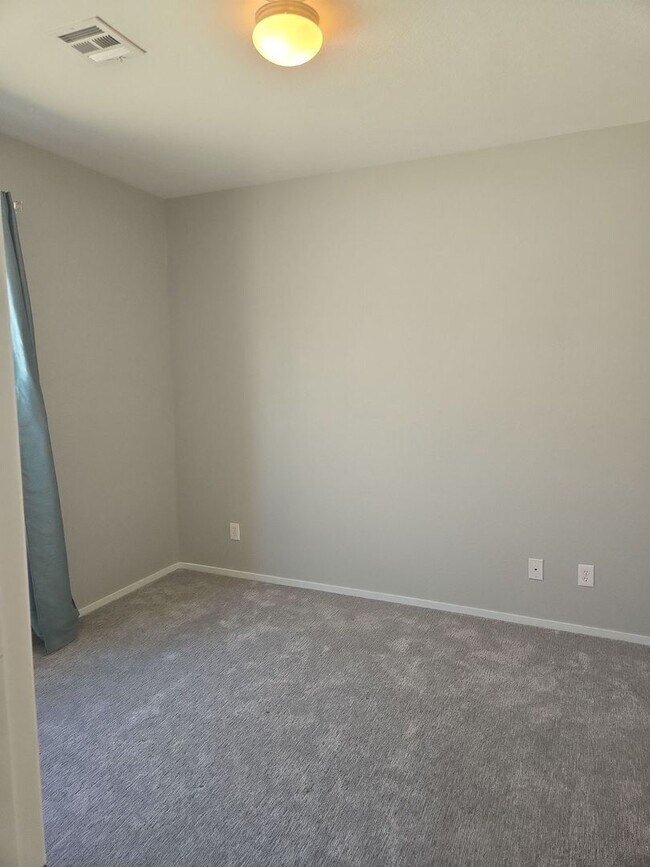 Building Photo - 3-bedroom, 2-bath home located in a cul-de-sac in desirable Anthem Highlands.