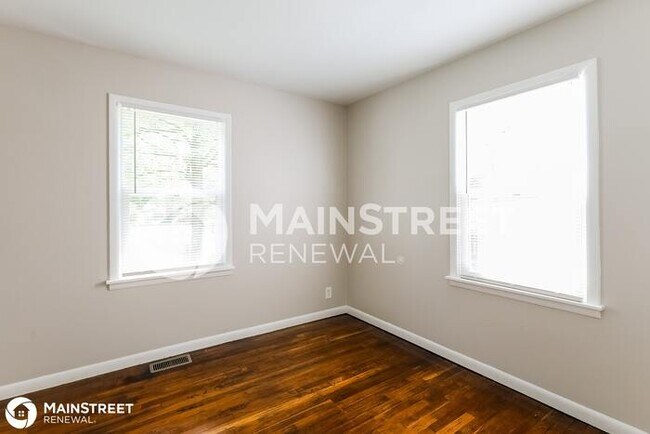 Building Photo - 922 N Harbison Ave