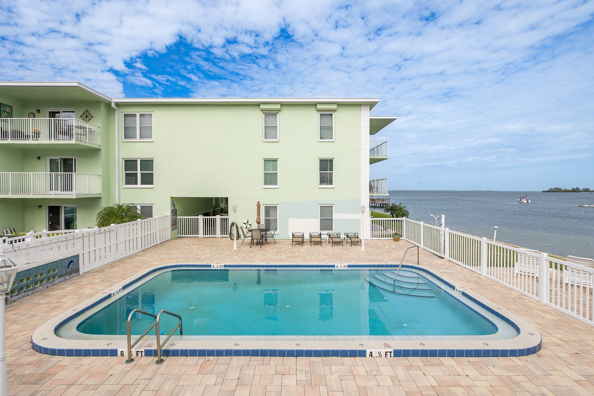 Building Photo - 464 N Paula Dr