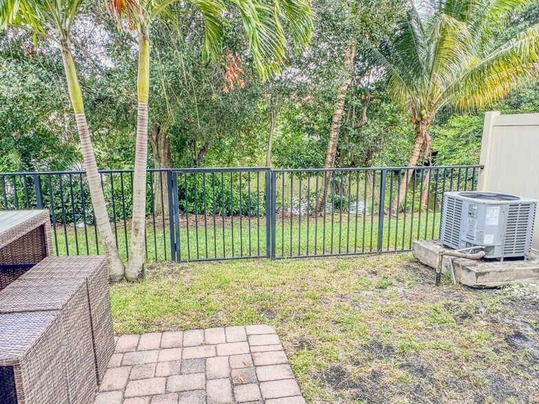 Building Photo - 255 Lake Monterey Cir