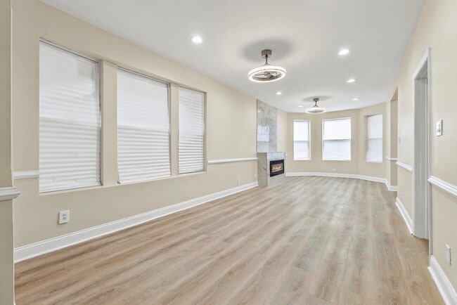 Building Photo - 4704 W Monroe St