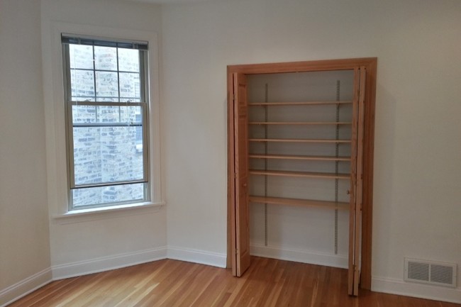 Middle Room Closet - 3626 N Leavitt St