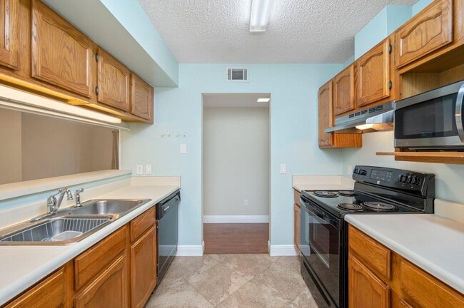 Building Photo - 2901 Alpine Pl