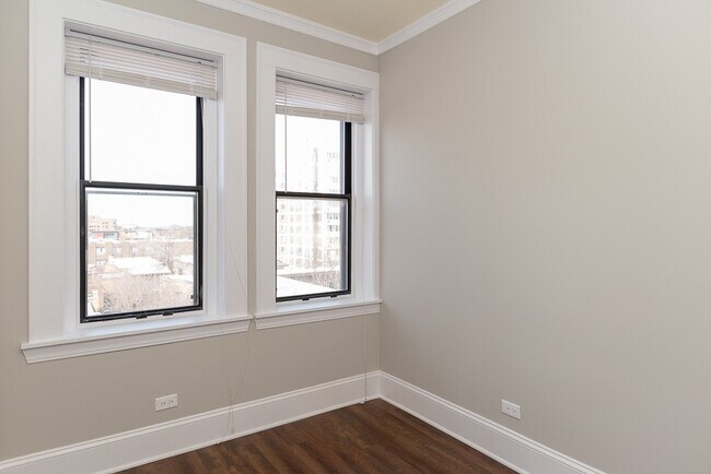 Building Photo - 817 W Lakeside Pl