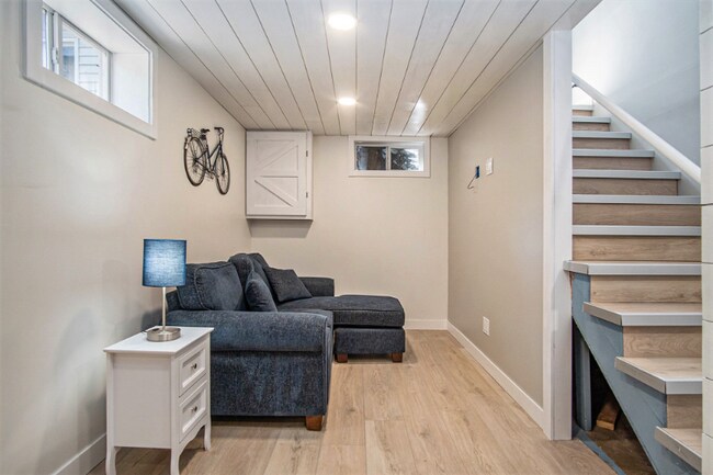 Building Photo - 2245 Lakeshore Dr