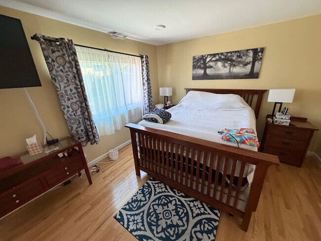 Building Photo - 2069 Horne St