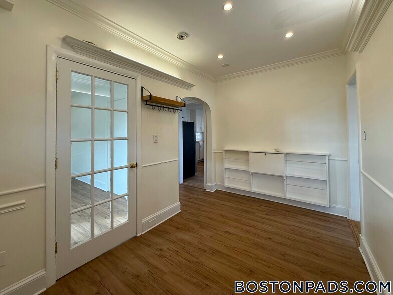 Building Photo - 522 Hancock St