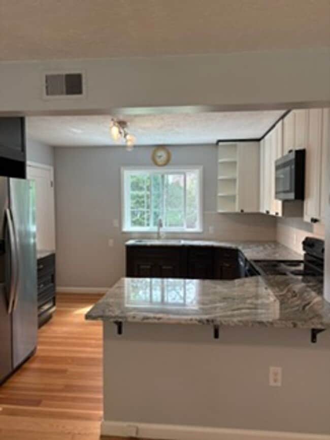 Building Photo - Newly updated 2 bedroom in excellent location!!