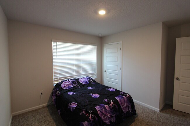 Building Photo - 5372 Wyndell Cir
