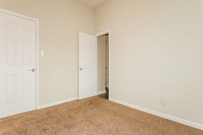 Building Photo - 9921 Greenalder Cove N