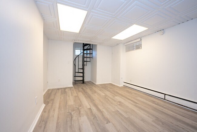 Building Photo - One Bedroom Micro Apartment S1 | Shadyside...