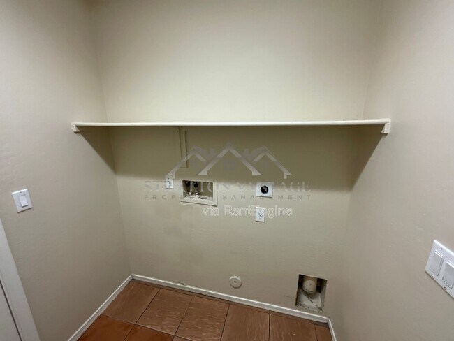 Building Photo - 5313 W Pecan Rd