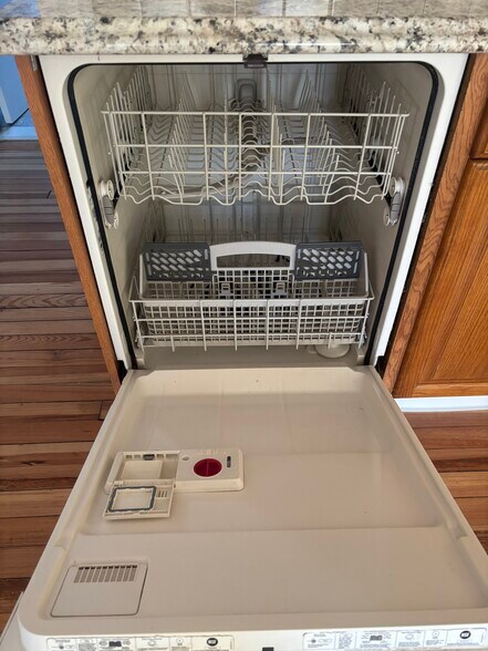 Dishwasher - 6368 Main St