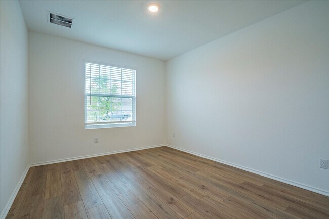 Building Photo - 149 Perfect World Lp