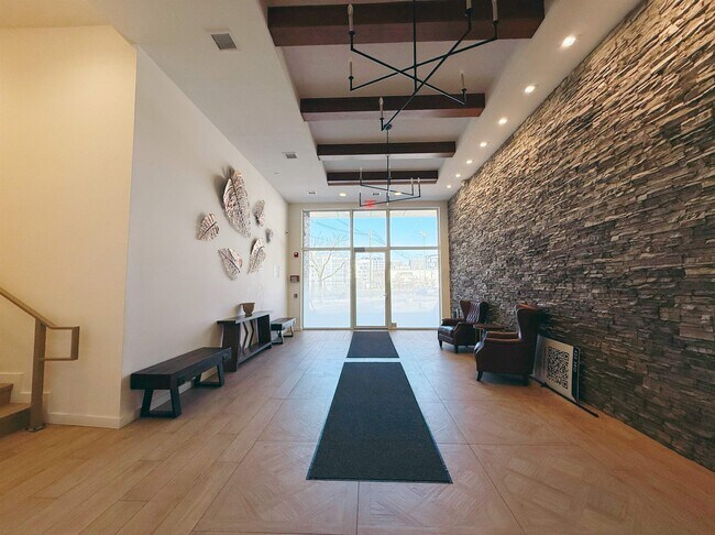 Building Photo - 425 3rd St