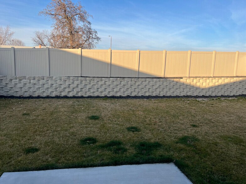 Building Photo - 11392 Barn Rnch St