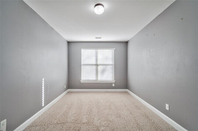 Building Photo - 5390 Breckinridge Ln