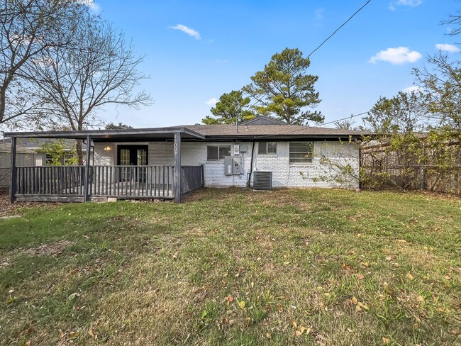 Building Photo - Charming 3-Bed Home in North Ridge Estates Mesquite