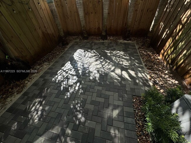 Building Photo - 3000 Bird Ave