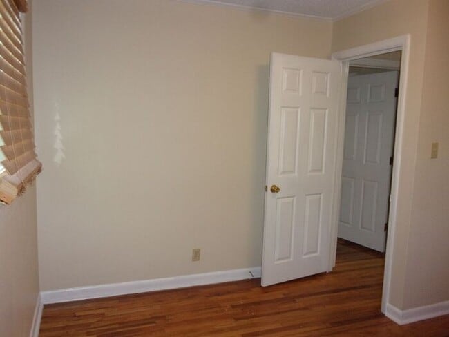 Building Photo - 3 Bedroom 2 Bath Beautifully Renovated Home in Lancaster