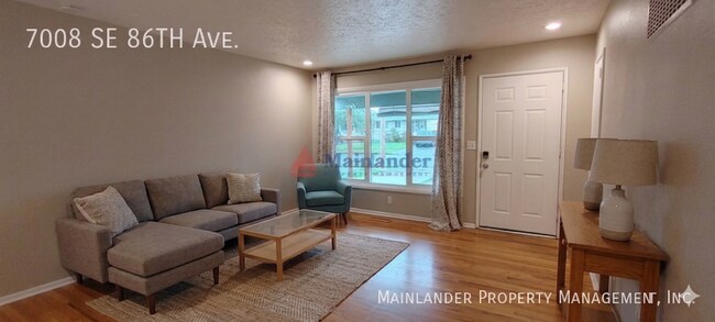 Building Photo - Darling Updated 3 Bedroom Ranch Located a Block from Glenwood City Park and Just a few Blocks fro...