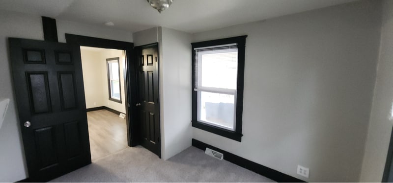 Building Photo - 144 S Main St