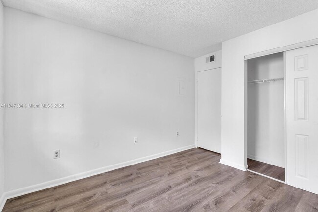 Building Photo - 3229 Coral Lake Dr