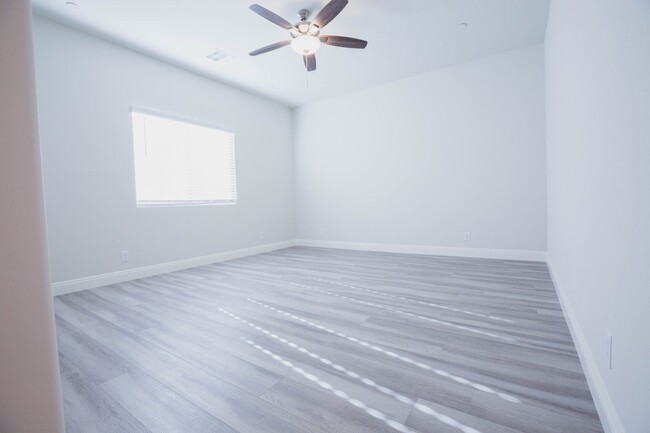Building Photo - Beautiful 4 bed, 2 bath home AVAILABLE for...