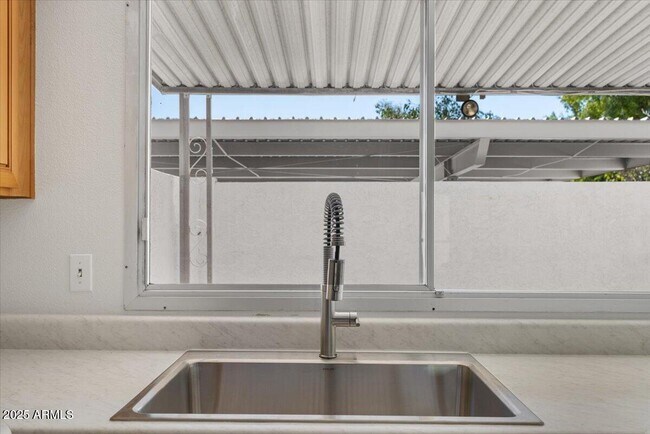 Building Photo - 7803 E Vernon Ave