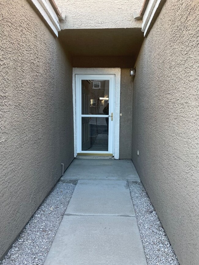 Building Photo - Great Sparks Townhouse!