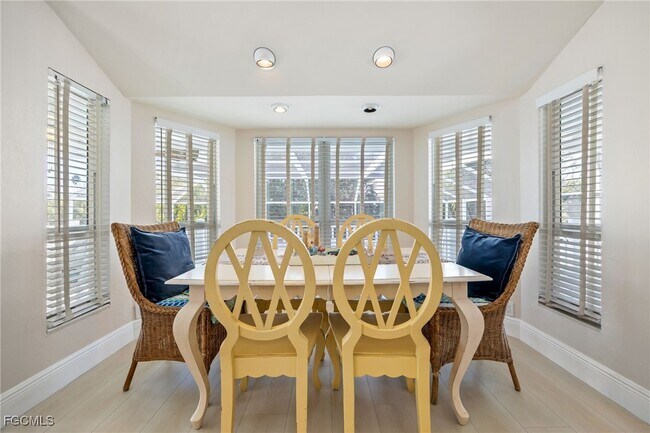 Building Photo - 424 Lagoon Dr