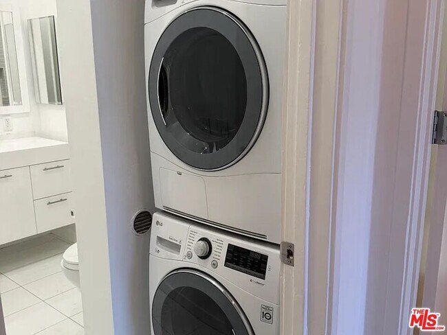 Building Photo - 2276 S Beverly Glen Blvd