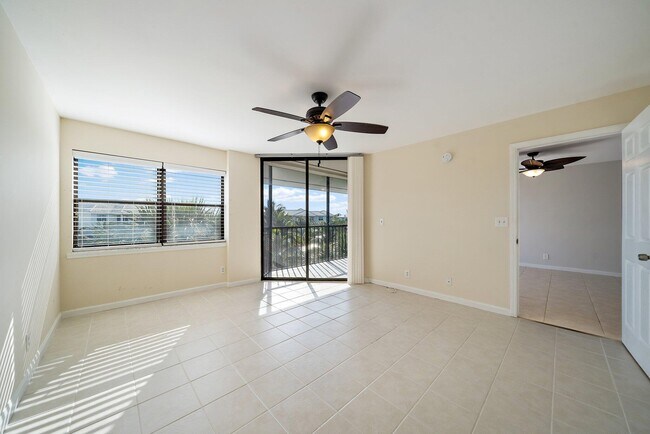 Building Photo - 243 Bay Colony Dr N