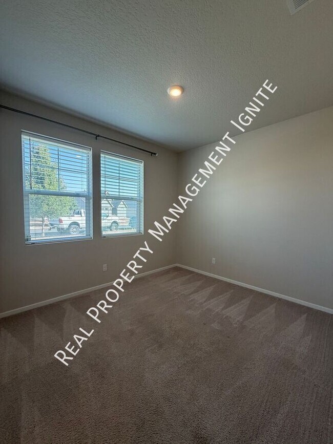 Building Photo - 1430 NW Upas Pl