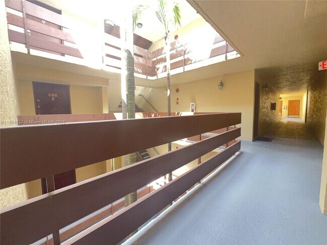 Building Photo - 9255 SW 125th Ave