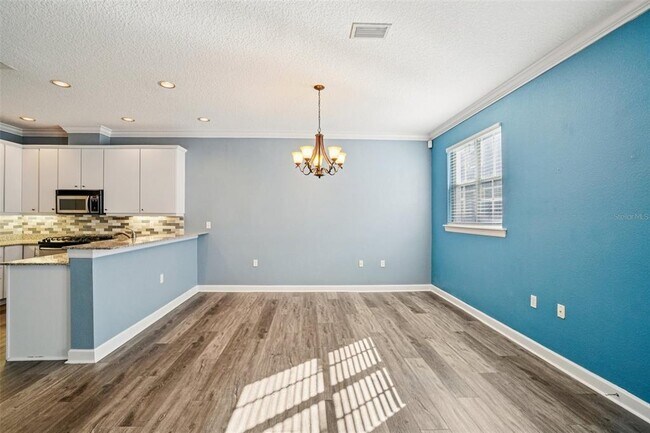 Building Photo - 502 S Albany Ave