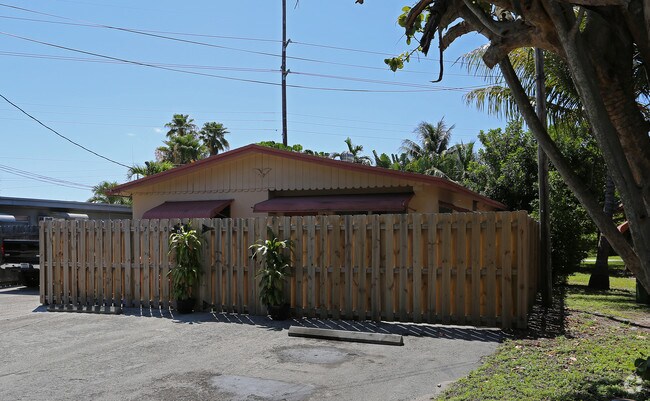 Building Photo - 1700 N Dixie Hwy