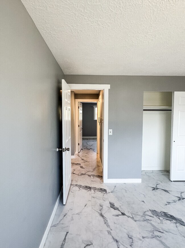 Building Photo - 1545 Barbara Cir