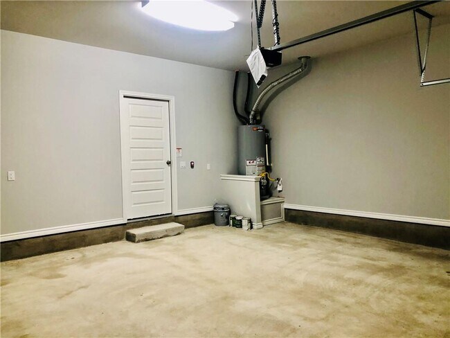 Building Photo - 1323 Ambler Dr