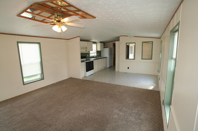 Building Photo - Nice home in Babcock Vista