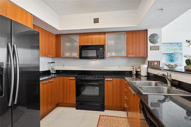 Building Photo - 16699 Collins Ave