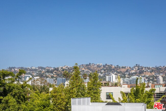 Building Photo - 825 Kings Rd