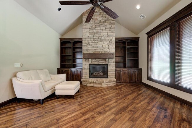 Building Photo - 22090 White Pine Cir