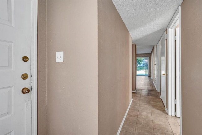 Building Photo - 104 Lakeview Terrace
