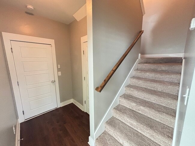 Building Photo - 432 Elegance Way