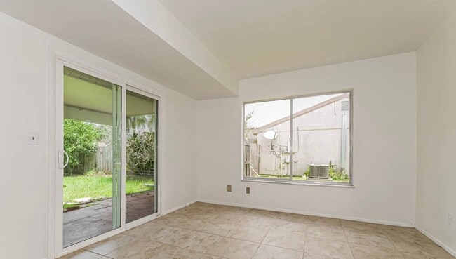 Building Photo - 2132 SE Shelter Dr