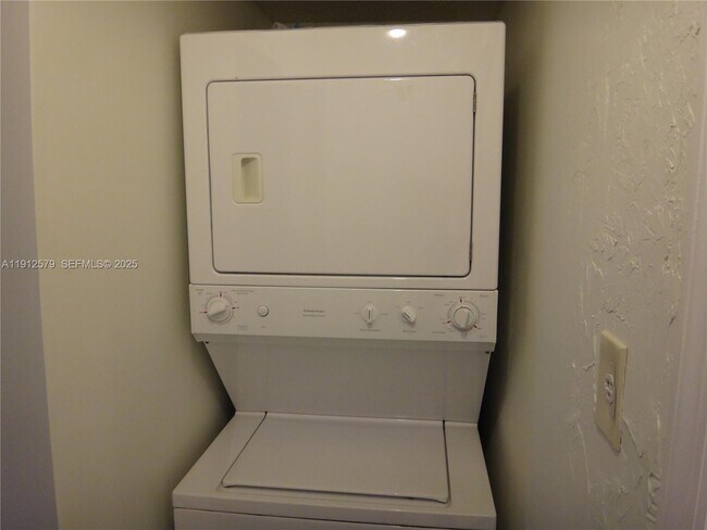 Building Photo - 20806 SW 83rd Ave