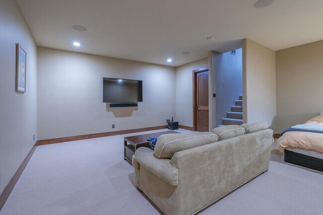 Building Photo - Exquisite Custom Home in Prestigious Commu...